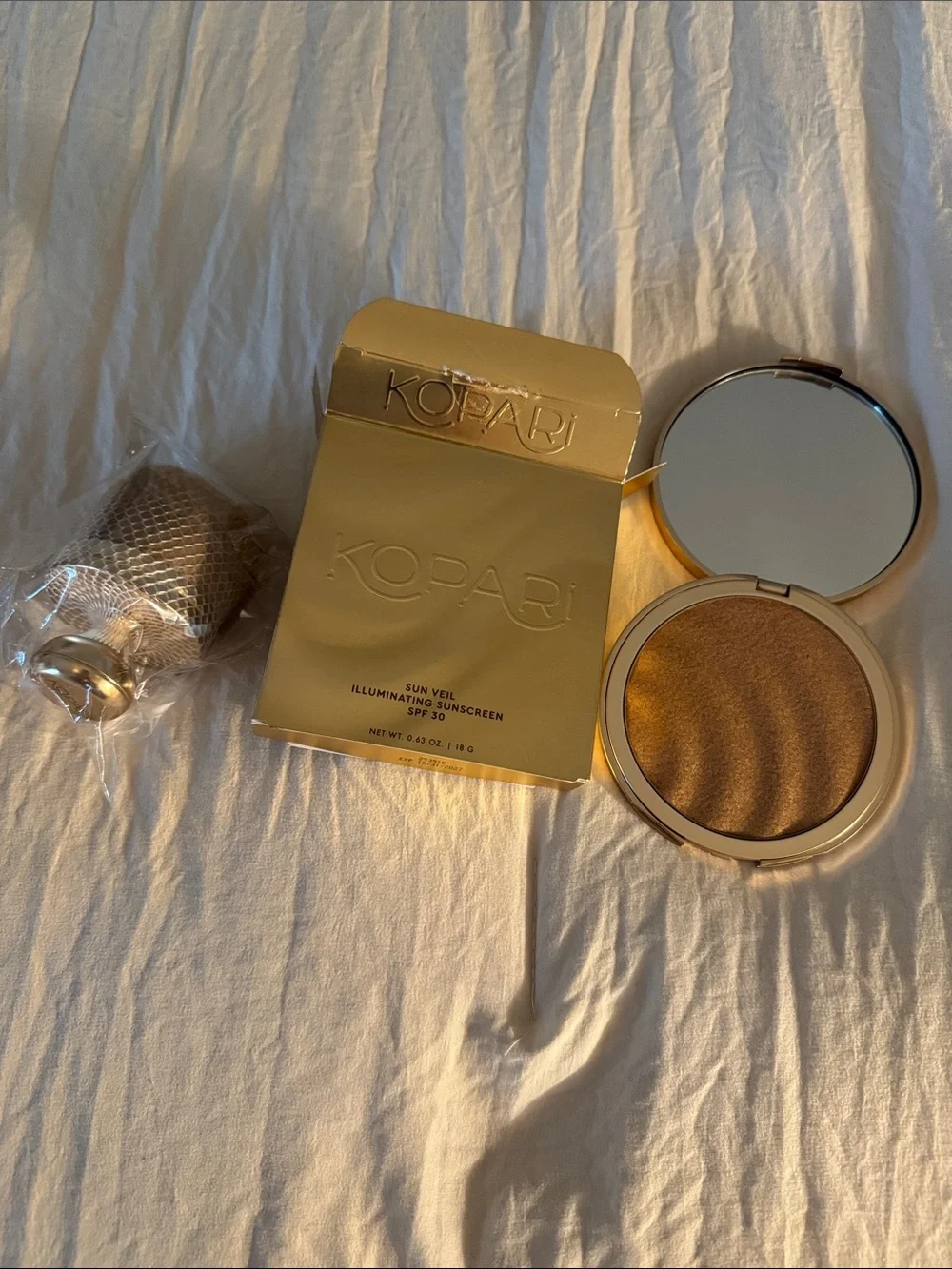 Kopari Illuminating Highlighter Compact in Shimmering Bronze Gold - Picture 1 of 2